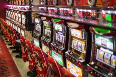 Mobile app displaying Lightning Baccarat table with compact betting layout
